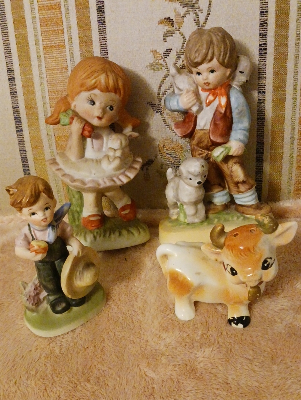 Hand-Painted Ceramic Figurine Set in Cream and Tan - Unbranded